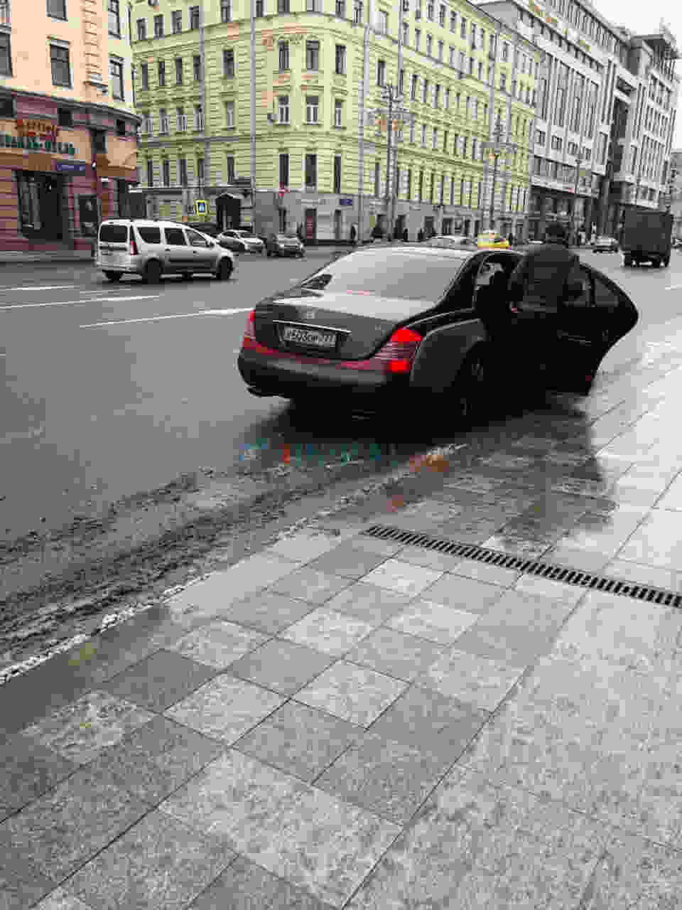 Turan İbrahimov Moskvada 1 milyonluq maşında gəzir -  FOTOLAR