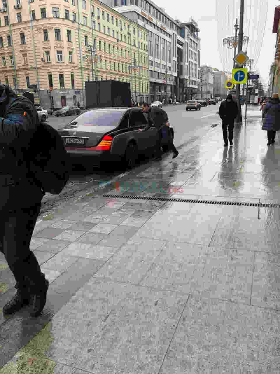 Turan İbrahimov Moskvada 1 milyonluq maşında gəzir -  FOTOLAR