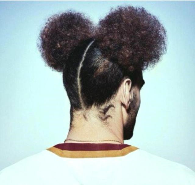 Məşhur futbolçu yeni saç düzümü ilə gülüş hədəfinə çevrildi -  FOTOLAR