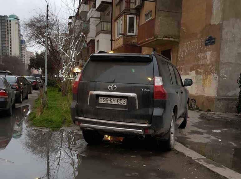 Faiq Ağayev qayda pozan sürücüyə görə   Yol Polisinə çağırış etdi - FOTO