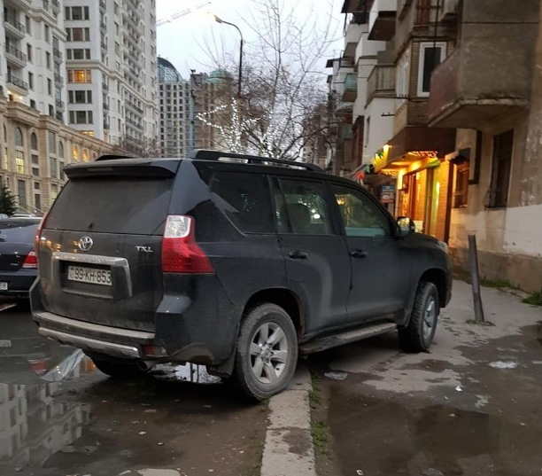 Faiq Ağayev qayda pozan sürücüyə görə   Yol Polisinə çağırış etdi - FOTO
