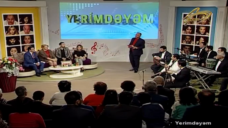 Müğənni yollarda mədəniyyətsizlik edən məşhurlara ilişdi - FOTOLAR