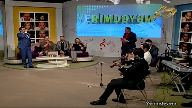 Müğənni yollarda mədəniyyətsizlik edən məşhurlara ilişdi - FOTOLAR