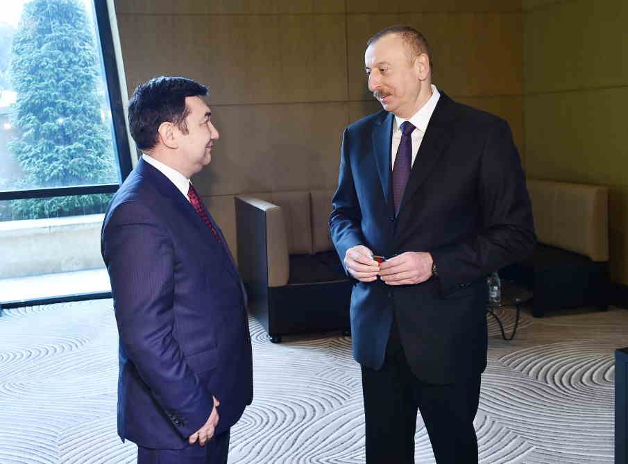 Dövlət başçısı Darxan Kıdırəliyə orden təqdim etdi 