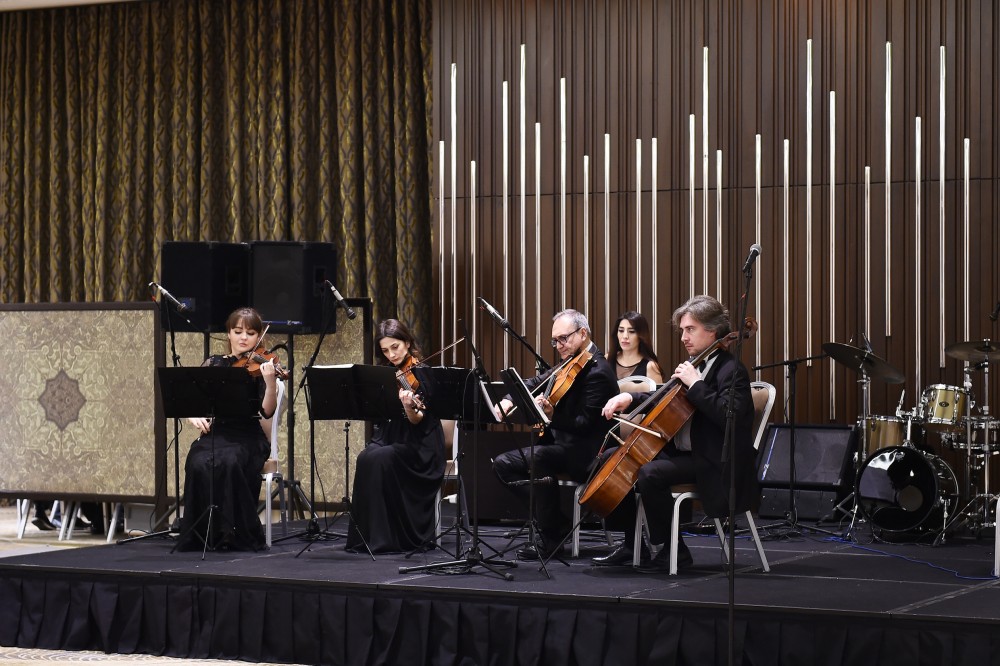 İlham Əliyev   ziyafət verdi (FOTOLAR)