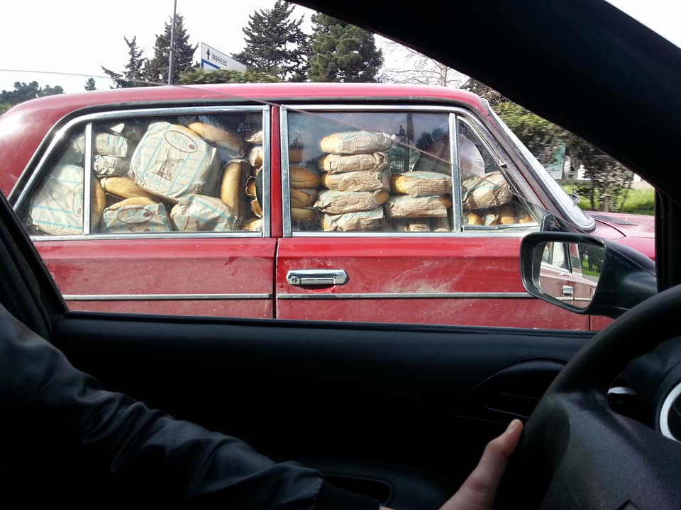 Bakıda çörəyi elə vəziyyətdə daşıdılar ki...  - FOTOLAR
