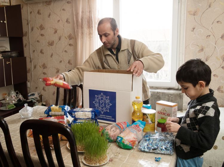 Heydər Əliyev Fondu tərəfindən aztəminatlı ailələrə Novruz sovqatları paylanılır 