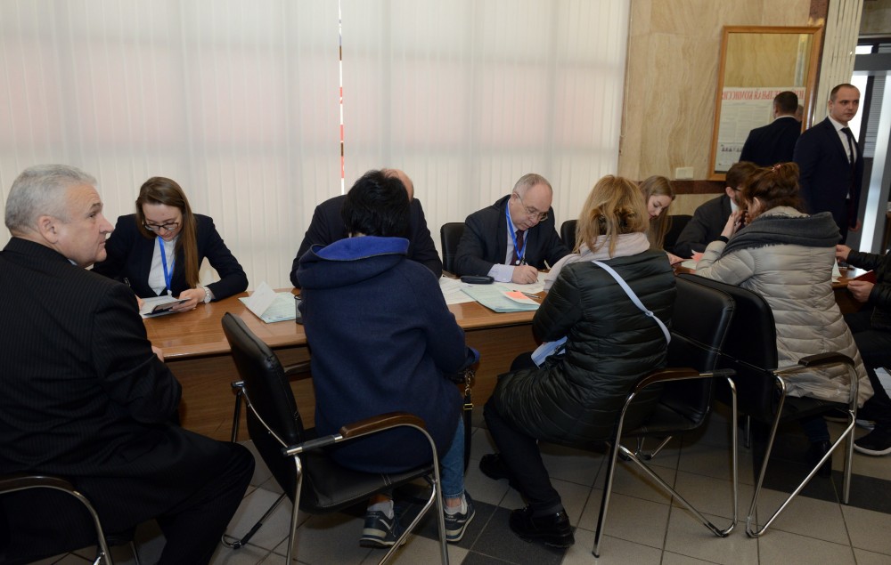 Bakıda Putinə səs vermək üçün növbəyə durdular -  FOTOLAR