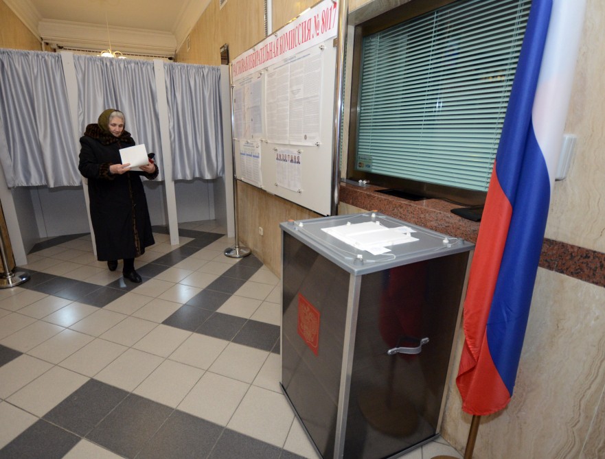 Bakıda Putinə səs vermək üçün növbəyə durdular -  FOTOLAR