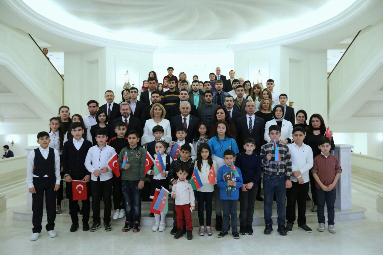 Binəli Yıldırım azərbaycanlı şəhid uşaqları ilə görüşüb - FOTO