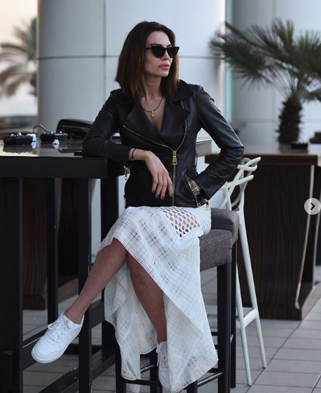 Günay açıq-saçıq libasda   - FOTOLAR