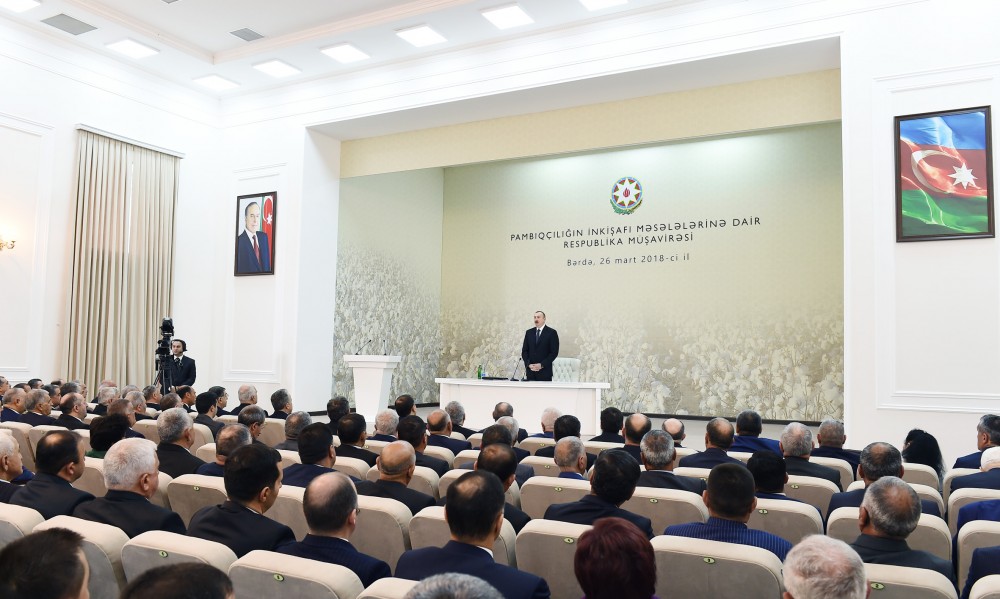 Prezident müşavirə keçirir -  FOTOLAR