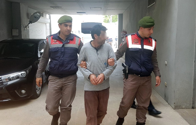 Manyak övladı ilə birgə ayaqyoluna girən qadını zorladı    - İYRƏNC OLAY