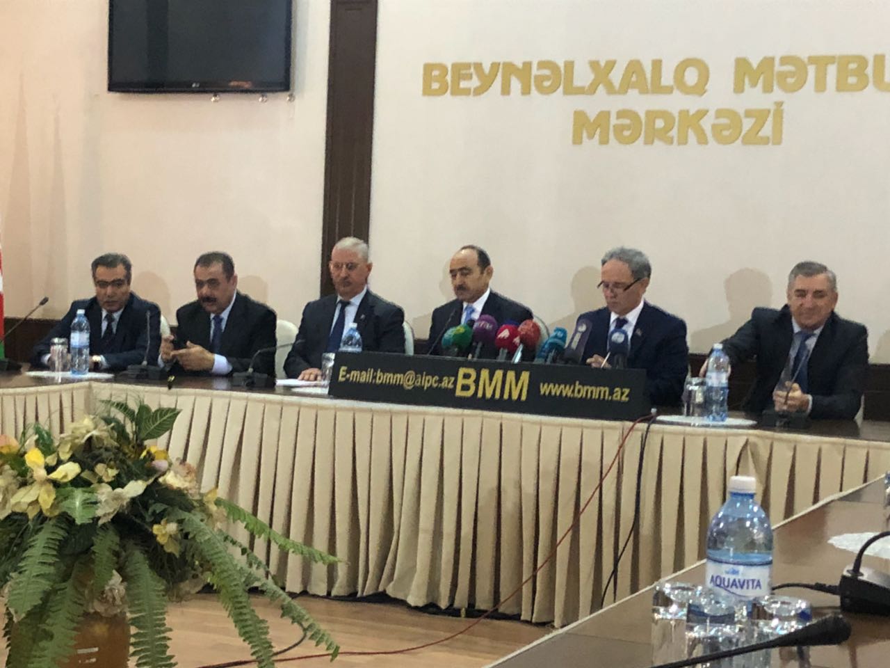 Bakıda KİV rəhbərləri TOPLAŞDI:  Sosial şəbəkələr mövzusunun müzakirəsinə... (FOTOLAR)