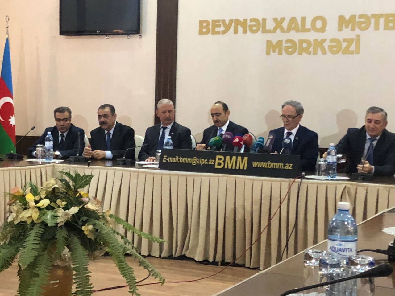 Bakıda KİV rəhbərləri TOPLAŞDI:  Sosial şəbəkələr mövzusunun müzakirəsinə... (FOTOLAR)