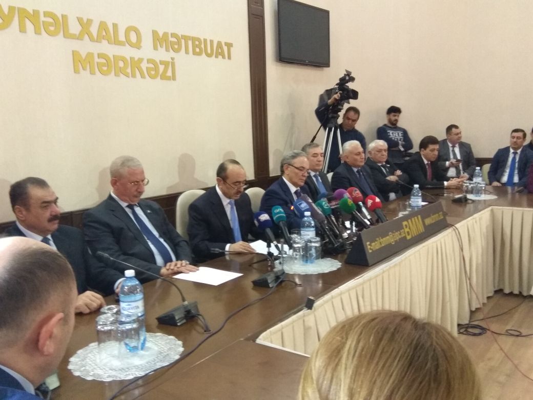 Bakıda KİV rəhbərləri TOPLAŞDI:  Sosial şəbəkələr mövzusunun müzakirəsinə... (FOTOLAR)