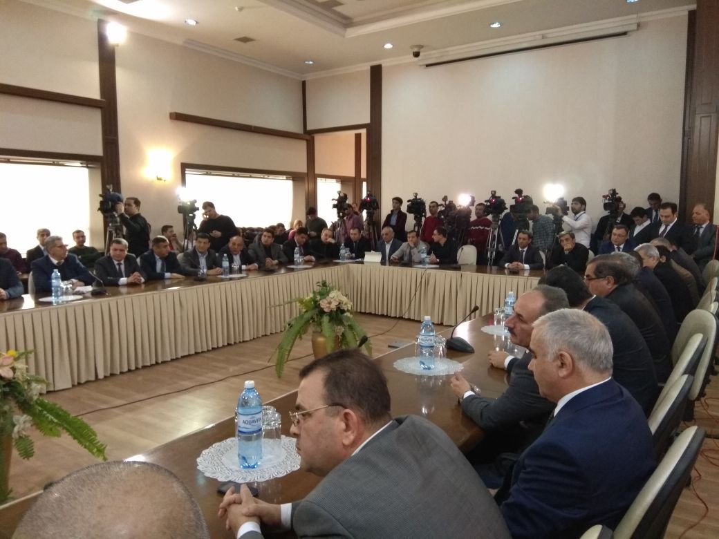 Bakıda KİV rəhbərləri TOPLAŞDI:  Sosial şəbəkələr mövzusunun müzakirəsinə... (FOTOLAR)