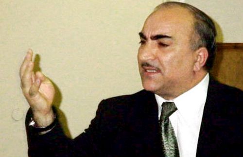 Azərbaycanlı deputat pilləkəndən yıxılıb,   XƏSTƏXANALIQ OLDU (FOTO)