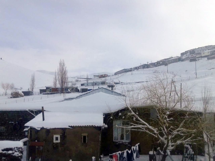 Bu rayonlara qar yağıb -  Nazirlik AÇIQLADI (FOTOLAR)