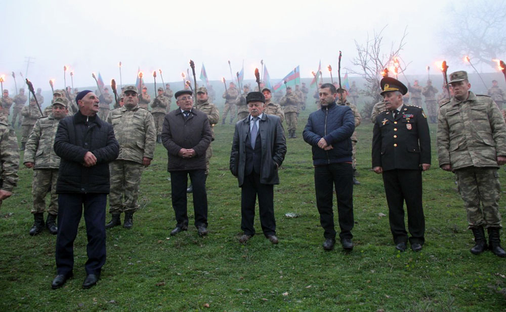 Hərbi qulluqçular məşəllərlə Qanlı dərəyə yürüş ediblər - FOTOLAR