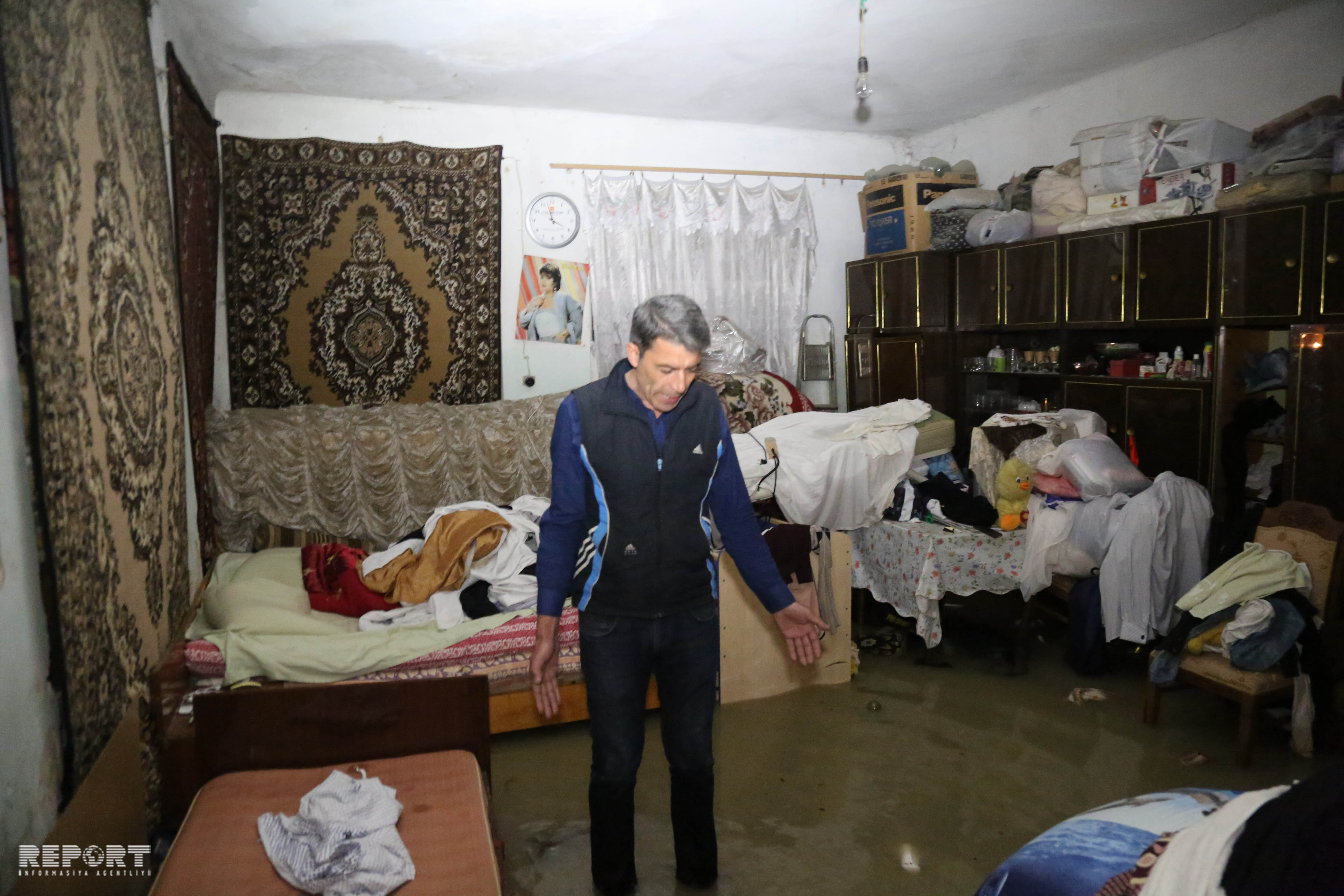 Bakıda boru partladı:    30-a yaxın ev su altında qaldı (FOTOLAR)