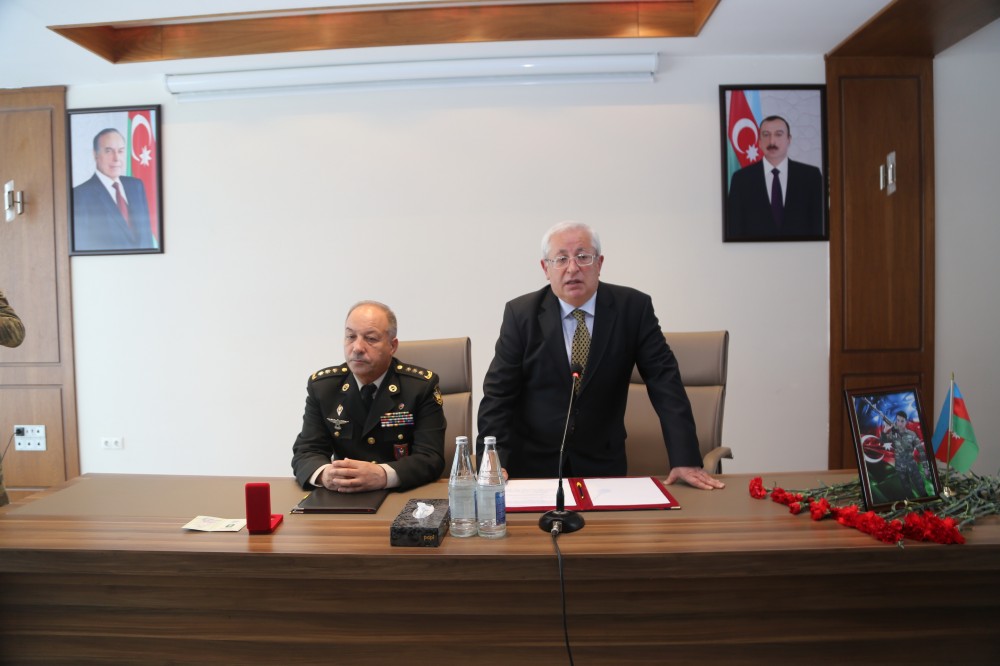 Şəhid əsgərin medalı ailəsinə təqdim edilib -  FOTOLAR