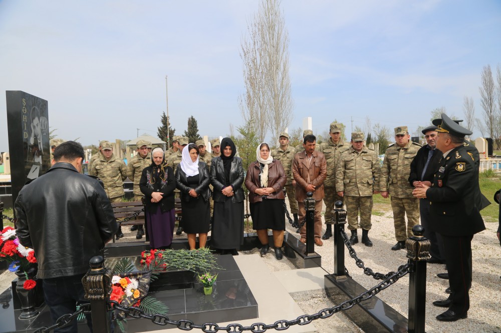 Şəhid əsgərin medalı ailəsinə təqdim edilib -  FOTOLAR