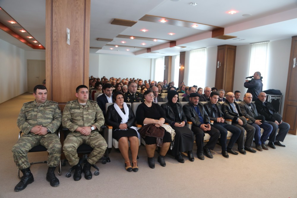 Şəhid əsgərin medalı ailəsinə təqdim edilib -  FOTOLAR