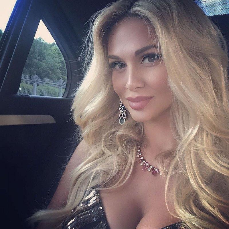 Dünya Çempionatının ən cazibədar səfiri -  Hamı bu qadından danışır - FOTO