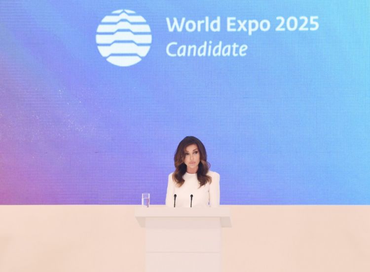 Birinci vitse-prezident ziyafətdə - FOTO