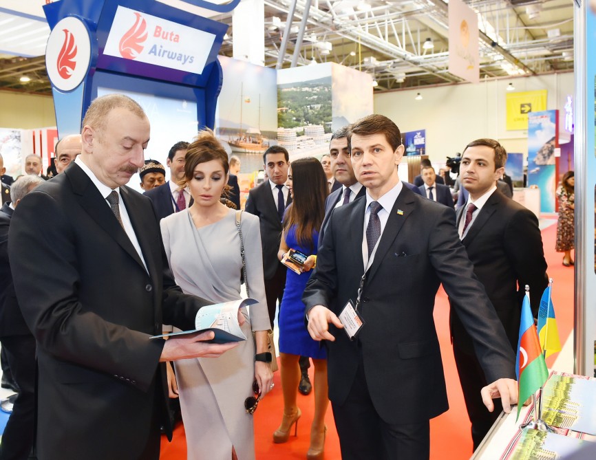 İlham Əliyev və xanımı   SƏRGİDƏ (YENİLƏNİB-FOTOLAR)