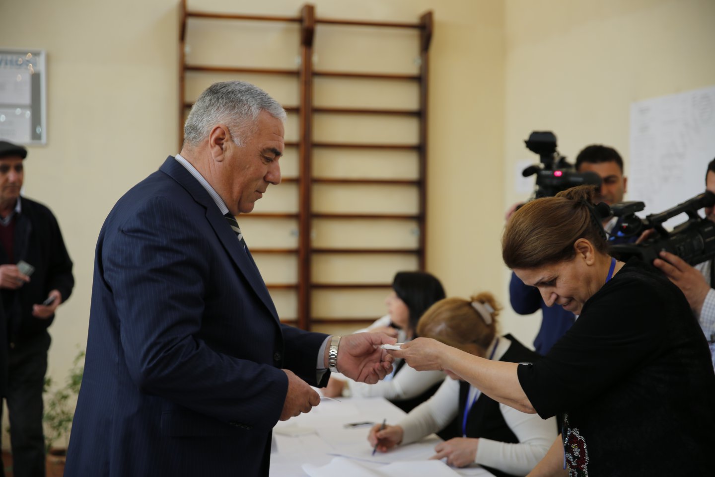 Hafiz Hacıyev belə səs verdi -  FOTOLAR