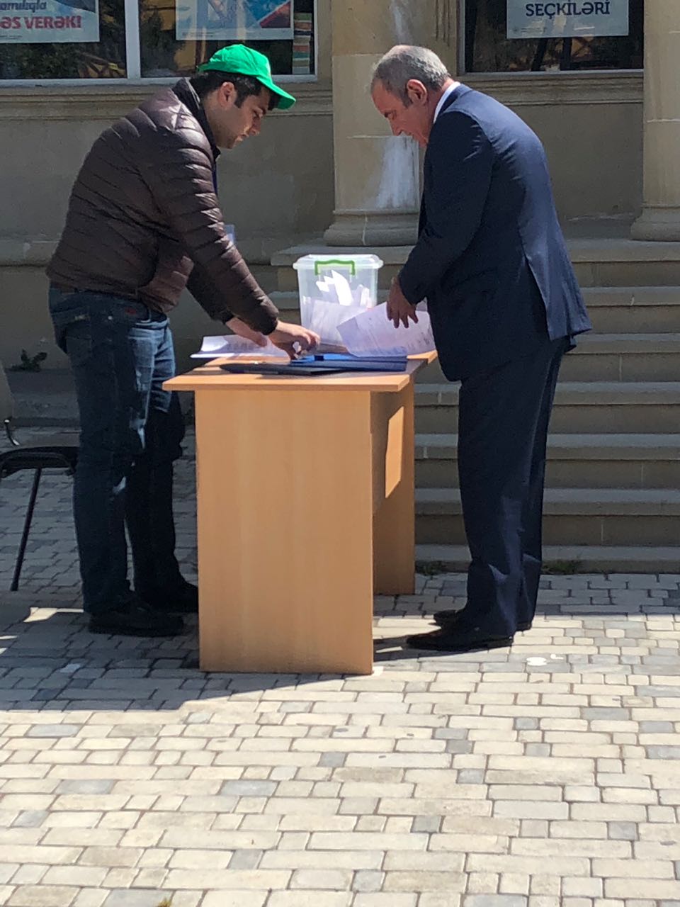 Əli Abbasov səs verdi  - FOTOLAR