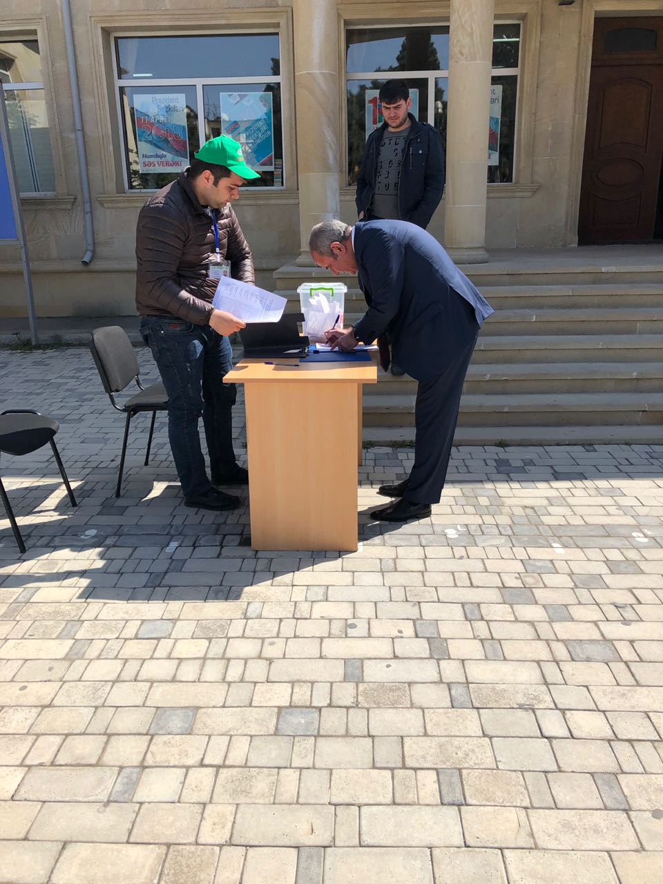 Əli Abbasov səs verdi  - FOTOLAR