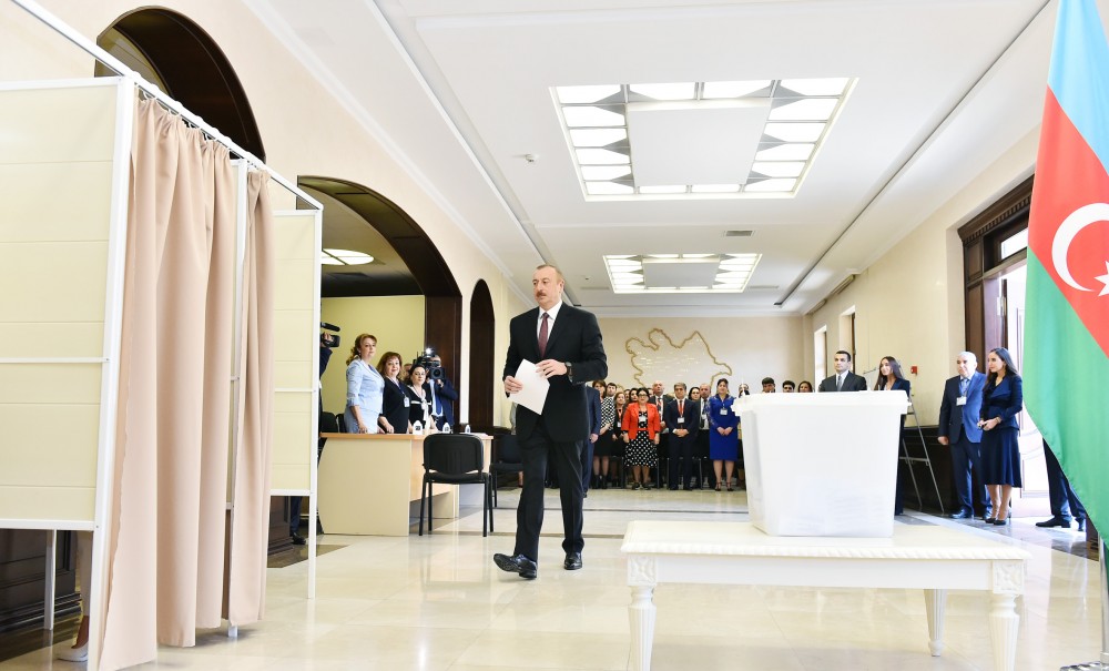 İlham Əliyev və ailəsi səs verdi -  FOTOLAR (YENİ-2)