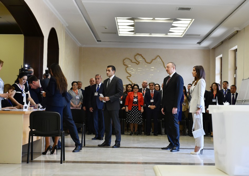 İlham Əliyev və ailəsi səs verdi -  FOTOLAR (YENİ-2)