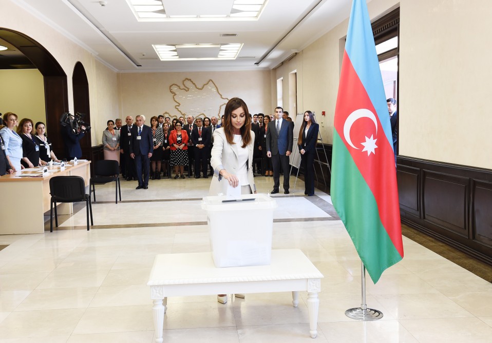 İlham Əliyev və ailəsi səs verdi -  FOTOLAR (YENİ-2)