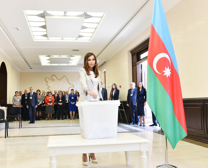 İlham Əliyev və ailəsi səs verdi -  FOTOLAR (YENİ-2)