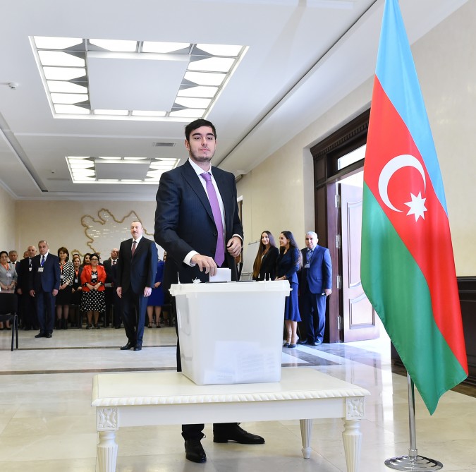 İlham Əliyev və ailəsi səs verdi -  FOTOLAR (YENİ-2)