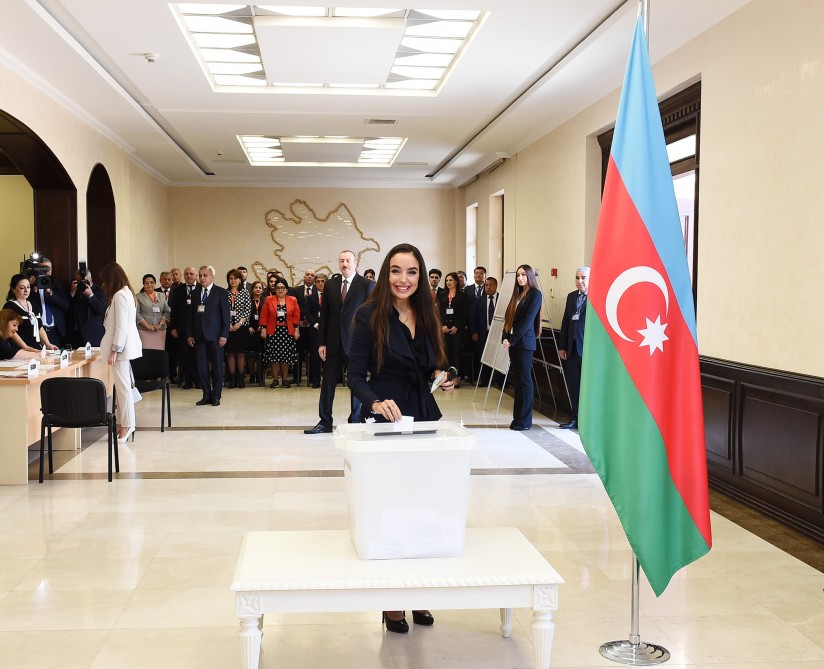 İlham Əliyev və ailəsi səs verdi -  FOTOLAR (YENİ-2)