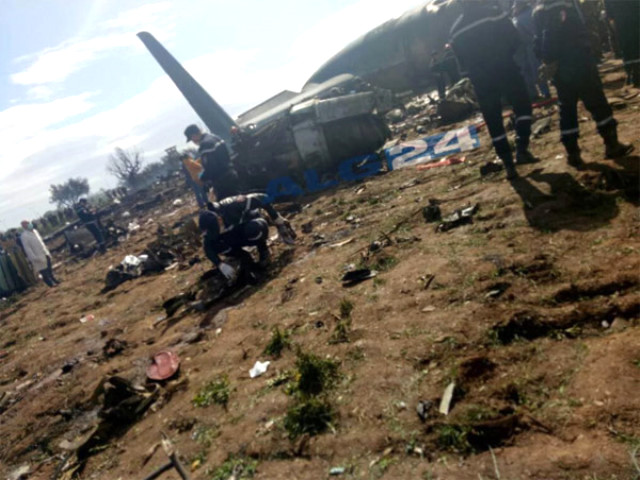 Təyyarə qəzasında 200 hərbçi öldü - VİDEO