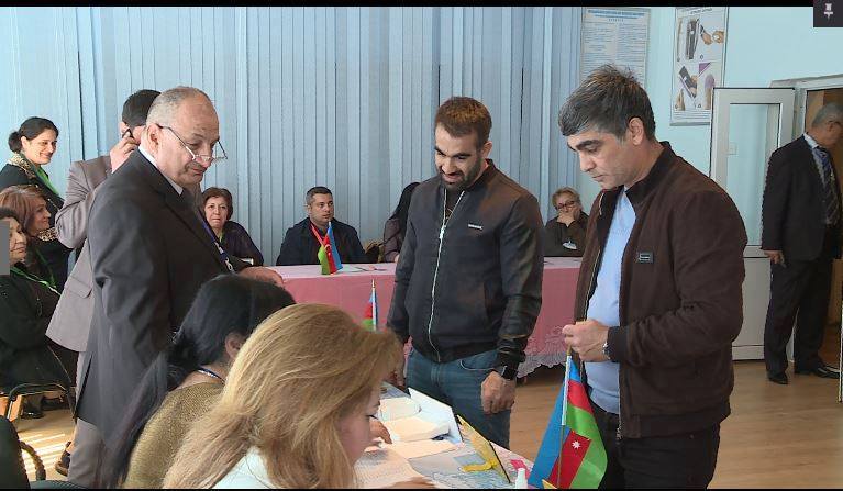 Rəfael Ağayev qardaşı ilə birlikdə səs verdi  - FOTOLAR