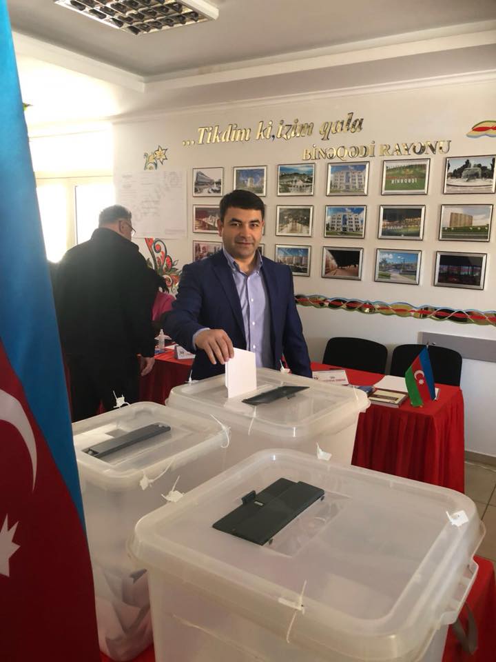 Rəfael Ağayev qardaşı ilə birlikdə səs verdi  - FOTOLAR