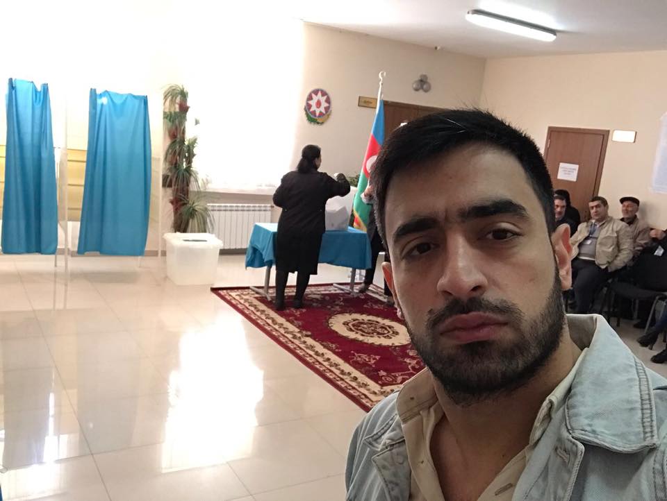 Rəfael Ağayev qardaşı ilə birlikdə səs verdi  - FOTOLAR