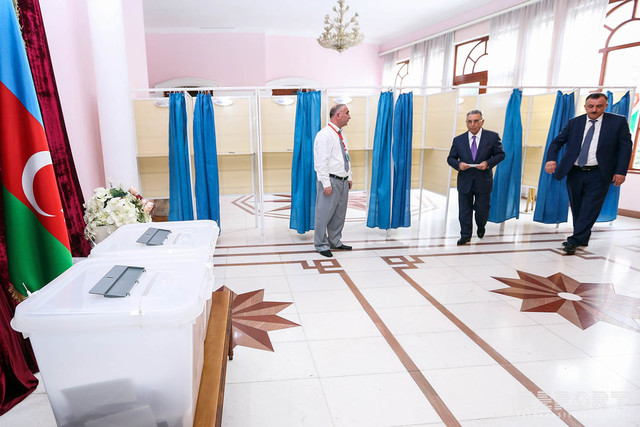 Ramiz Mehdiyev səs verdi -  FOTO