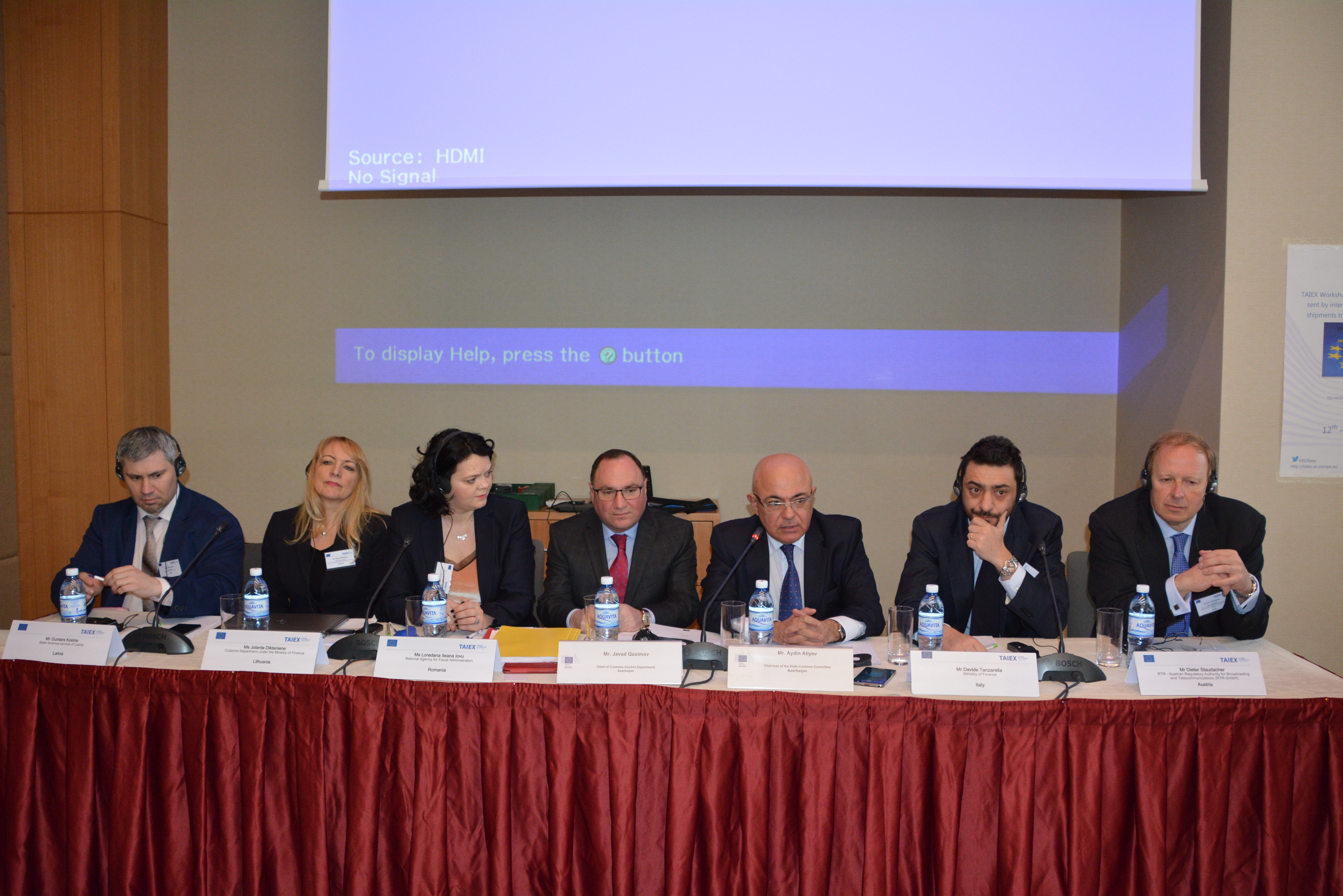 Gömrük nəzarəti mövzusunda seminar keçirilir - FOTOLAR