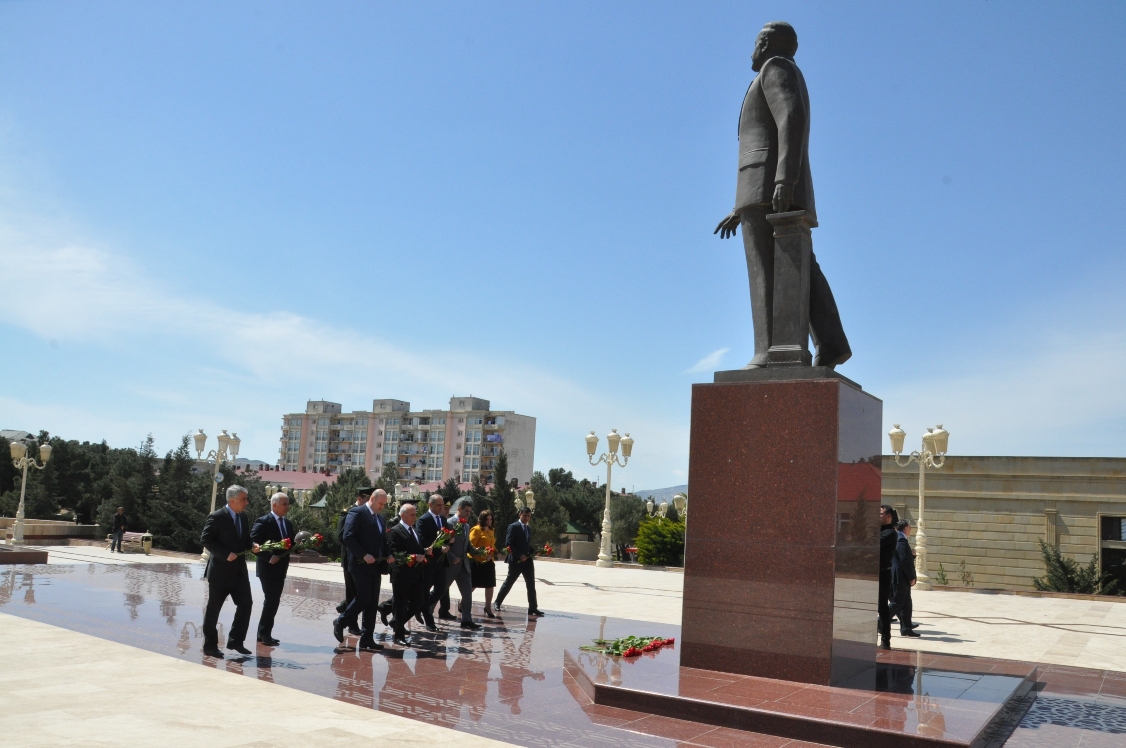 Qaradağ Rayon İcra Hakimiyyətinin hesabat yığıncağı  - FOTOLAR