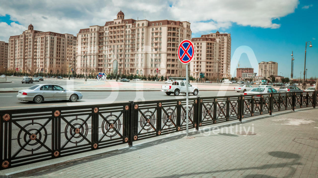 Koroğlu metro stansiyası qarşısındakı dayanacaq ləğv edilir  - FOTO