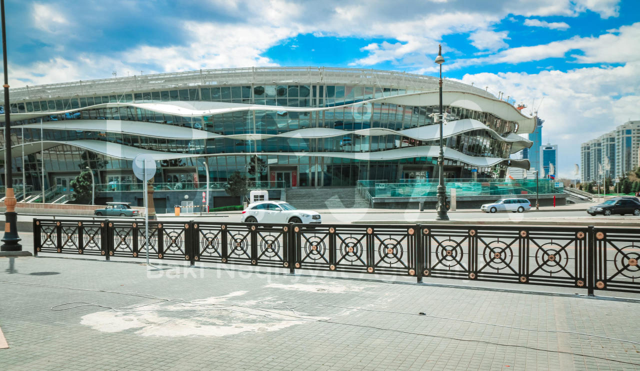 Koroğlu metro stansiyası qarşısındakı dayanacaq ləğv edilir  - FOTO