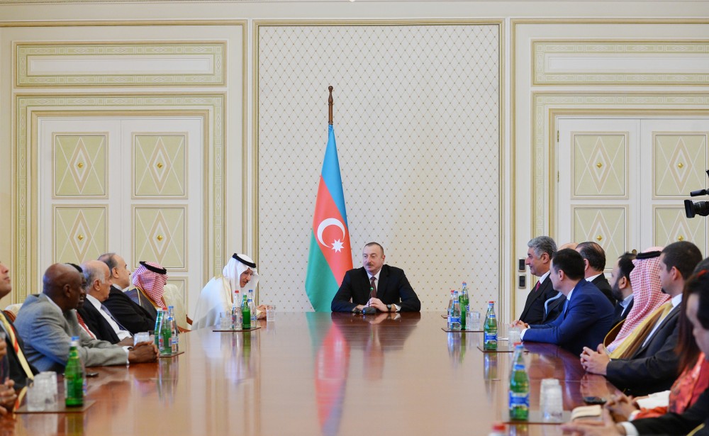 Dövlət başçısı gənclər və idman nazirlərini qəbul etdi - FOTOLAR